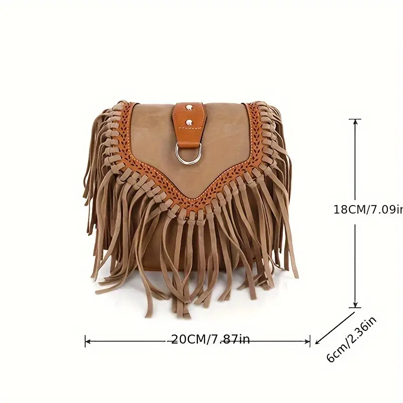 Püsküllü Western Omuz Çantası | Süet Görünümlü Bohem Crossbody Çanta Bej renkli uzun püsküllü Western omuz çantası. Ölçüleri: 20x18x6 cm.